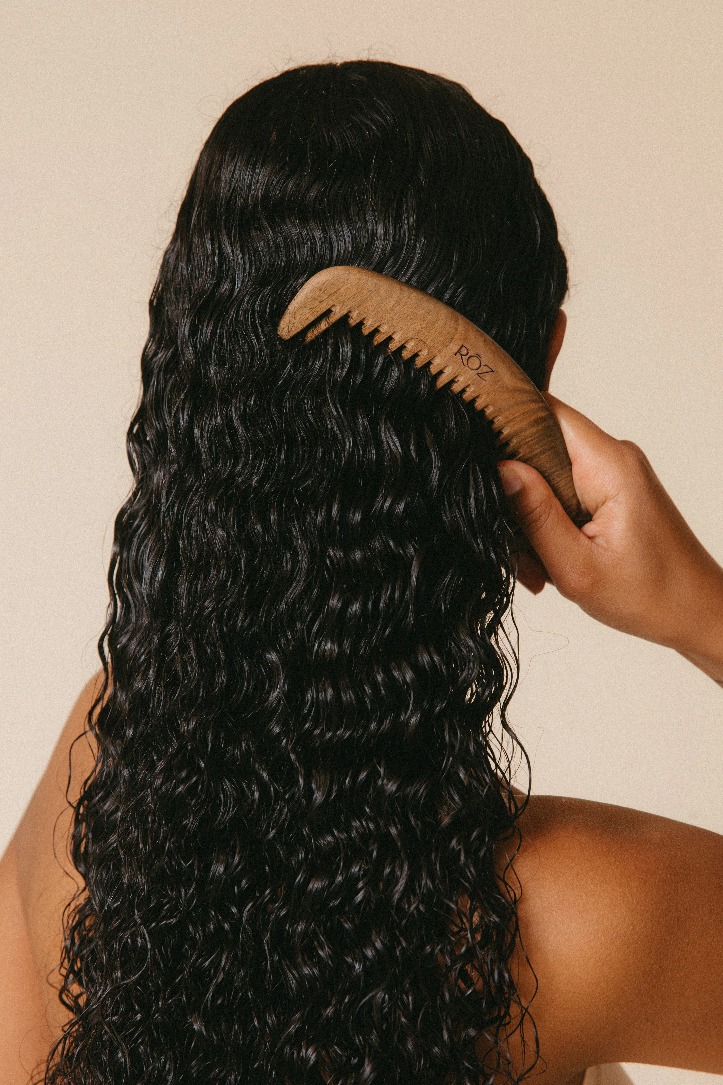 The RŌZ Sandalwood Comb - Image 2